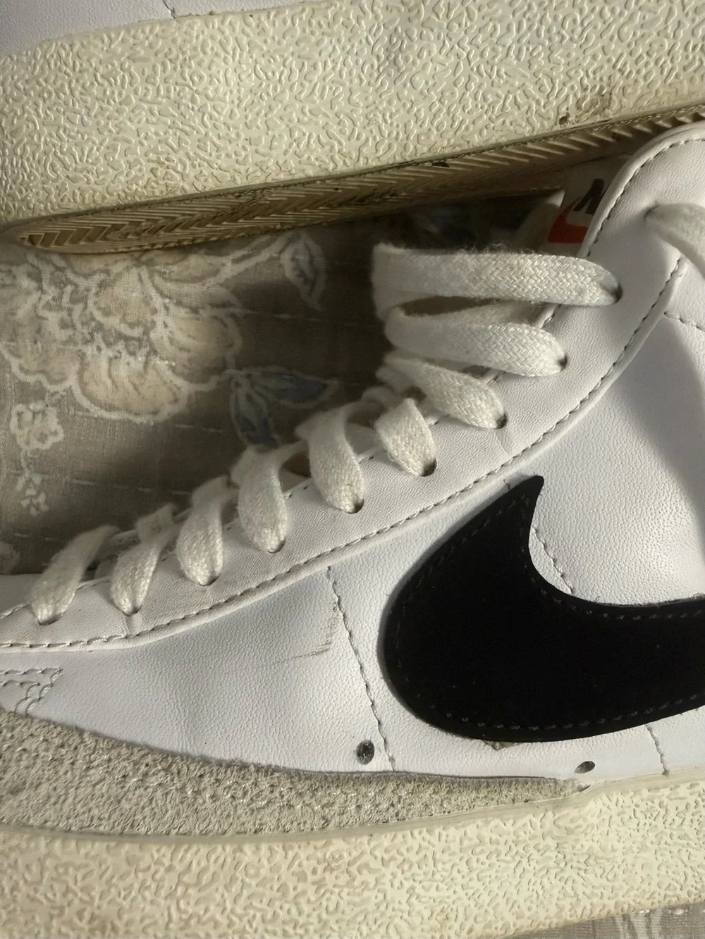 Nike White and Black Blazers 6.5